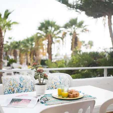 Adults Only Sunny Quiet In Center Of Americas *